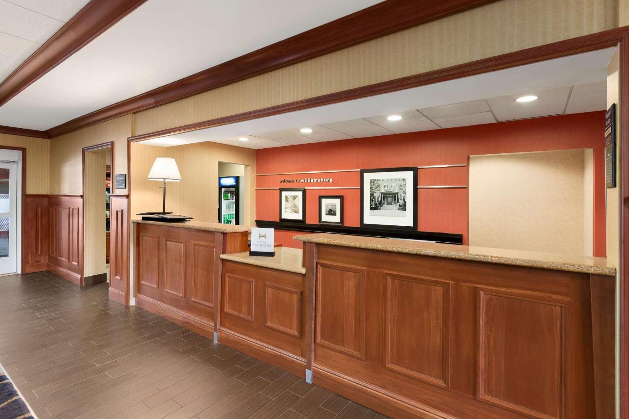 Hampton Inn & Suites Williamsburg Historic District Exterior foto